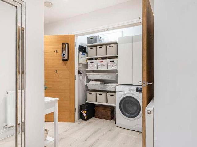 Flat for sale in Pachesham Park, Surrey
