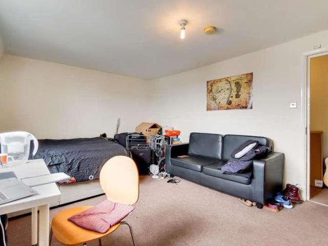Flat for sale in Holloway, Greater London