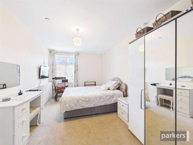 Flat for sale in Woodley