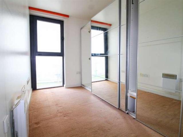 Flat for sale in Suttons Wharf, Mile End