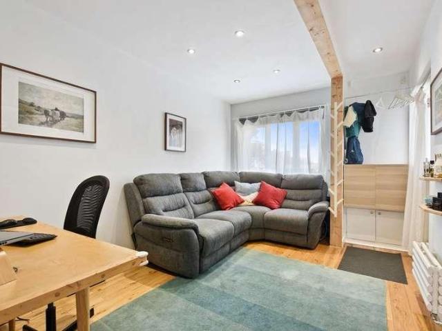 Flat for sale in Dollis Hill, Greater London