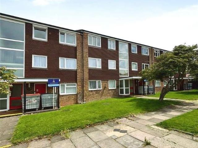 Flat for sale in Dunstable, Bedfordshire