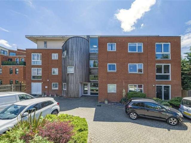 Flat for sale in Bromley, Plaistow