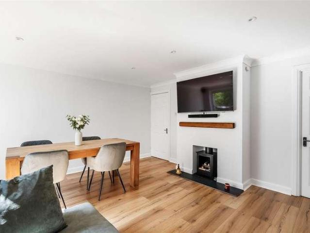 Flat for sale in Hillview, Surrey