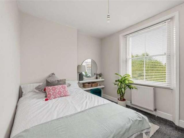 Flat for sale in Highbury, Greater London