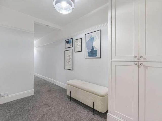 Flat for sale in Bromley, Hayes