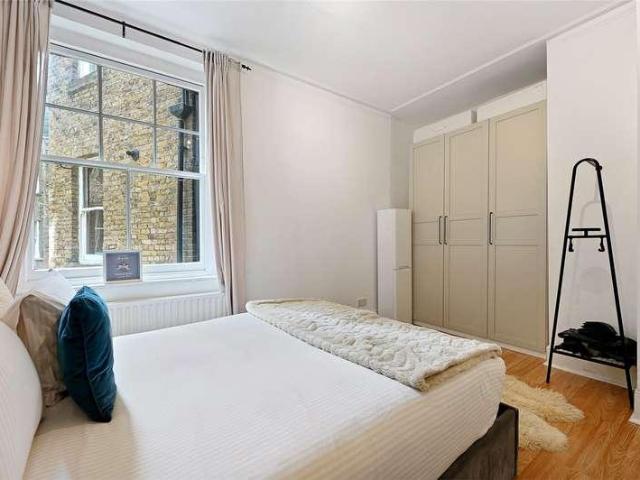 Flat for sale in Hammersmith, Greater London