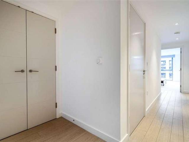 Flat for sale in Angel, Greater London