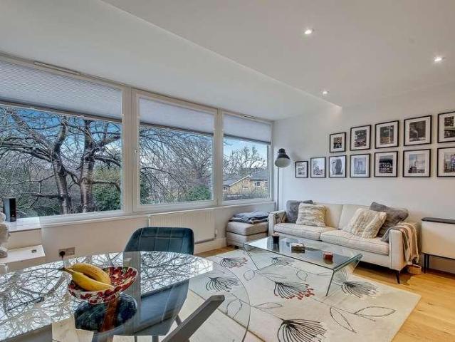 Flat for sale in London Borough of Haringey, Greater London