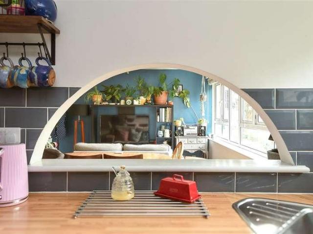Flat for sale in Hillview, Surrey