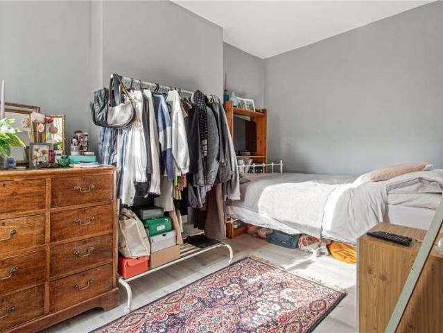Flat for sale in Summerstown, Greater London