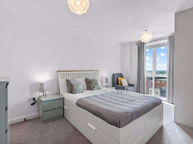 Flat for sale in Slough