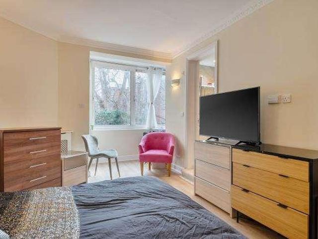 Flat for sale in St. John's Wood, Greater London