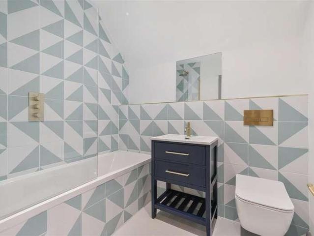 Flat for sale in Greater London