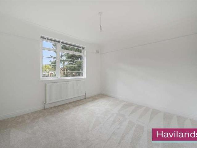 Flat for sale in Southgate, Oakwood