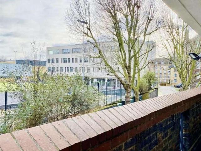 Flat for sale in Bermondsey, Greater London