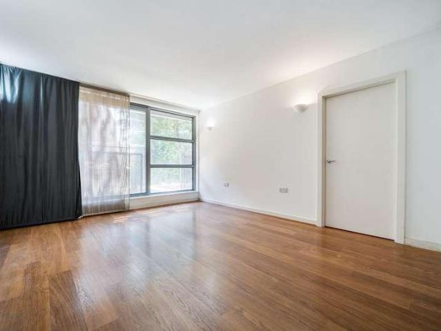 Flat for sale in London Borough of Lewisham, Deptford