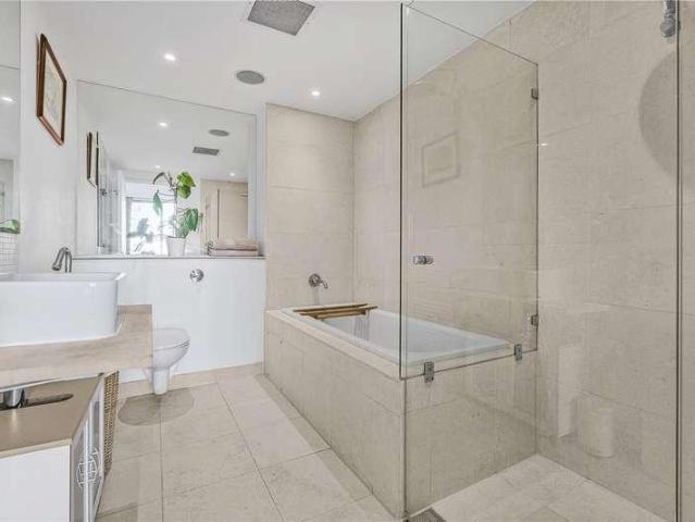 Flat for sale in Angel, Greater London