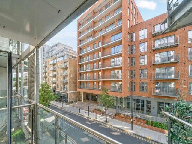 Flat for sale in Caspian Wharf, Cat Hill