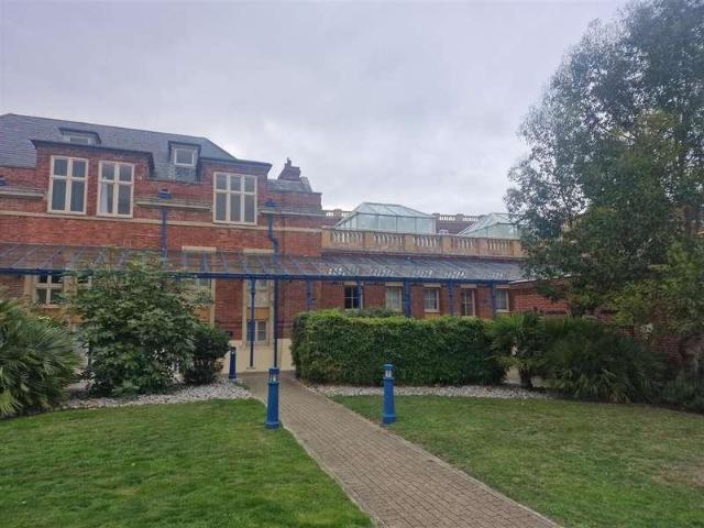 Flat for sale in Westbrook, Acol
