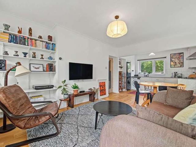 Flat for sale in Highbury, Greater London