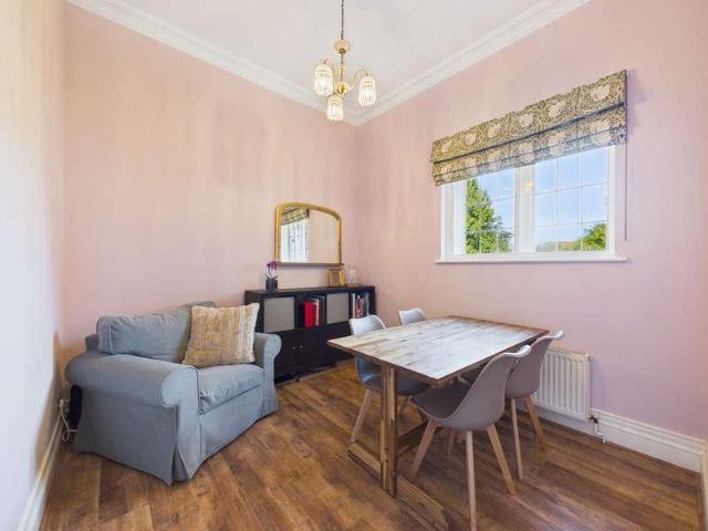 Flat for sale in Horsham, West Sussex