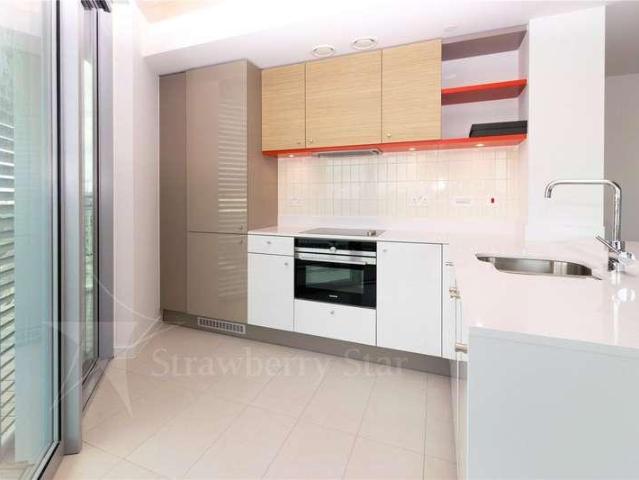 Flat for sale in Canning Town, Greater London