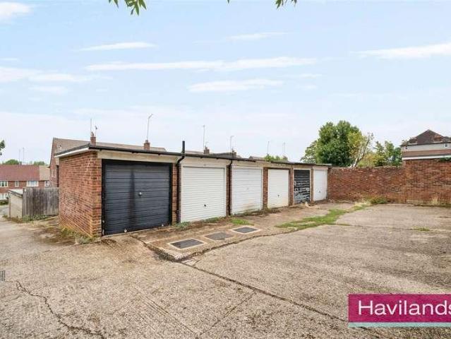 Flat for sale in Southgate, Oakwood