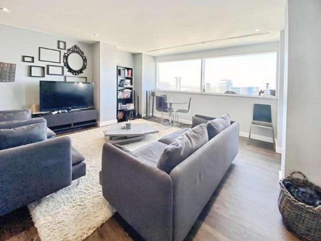 Flat for sale in Salford Quays, Salford
