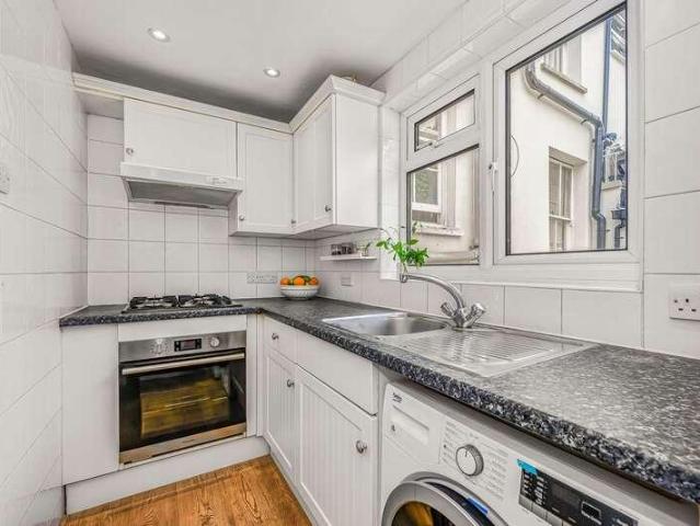 Flat for sale in Crouch End, Greater London