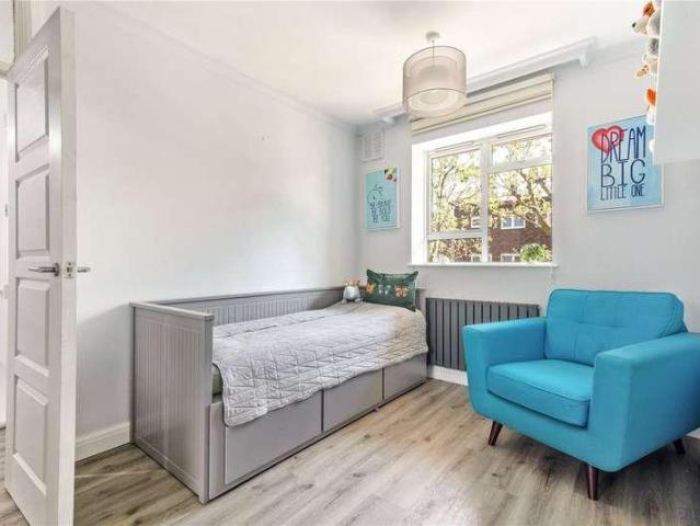 Flat for sale in Islington, Greater London
