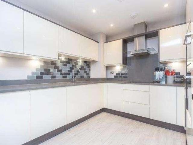 Flat for sale in Fleet, Hart