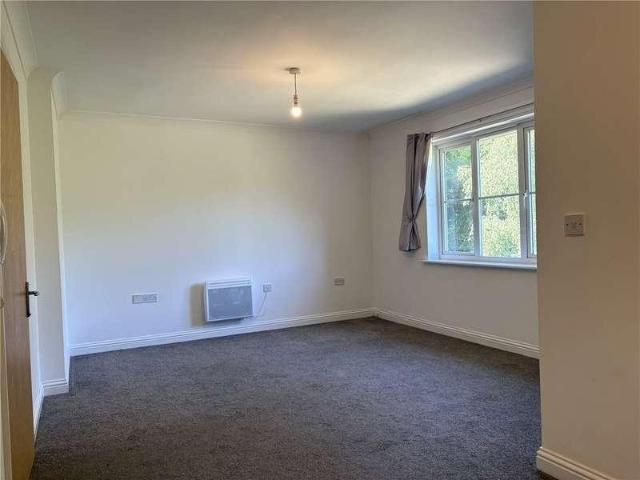 Flat for sale in Whitfield, Dover
