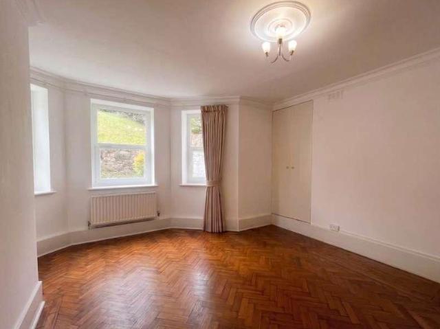 Flat for sale in London Borough of Lewisham, Blackheath