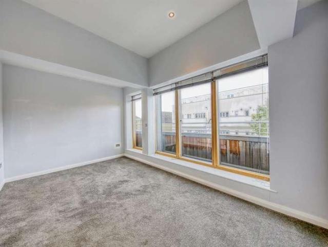 Flat for sale in Nunhead, Greater London