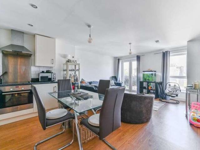 Flat for sale in Croydon, Broad Green Flat for sale in Croydon, Broad Green