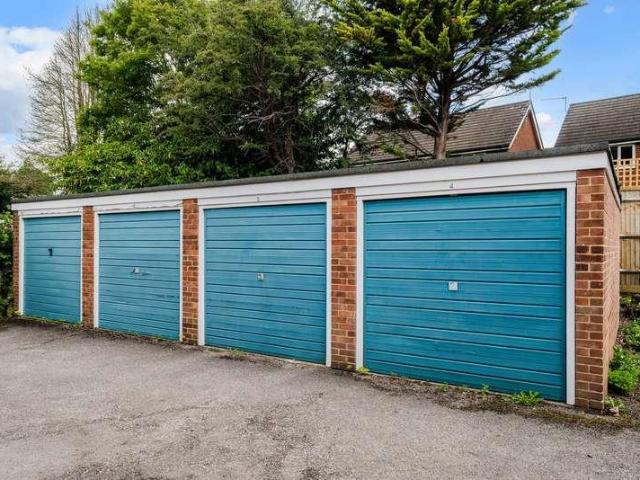 Flat for sale in Hillview, Surrey