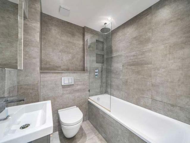 Flat for sale in London Borough of Lewisham, New Cross