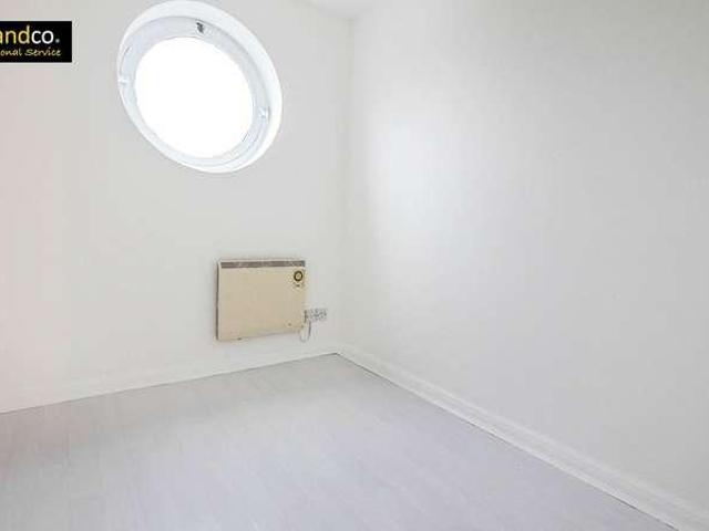 Flat for sale in Hatfield, Fretherne