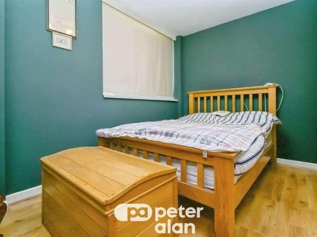 Flat for sale in The Knap, Barry