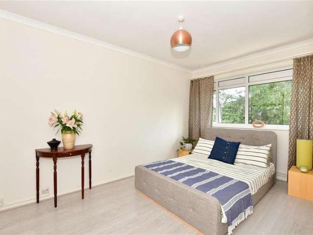 Flat for sale in Coopersale Street, Epping