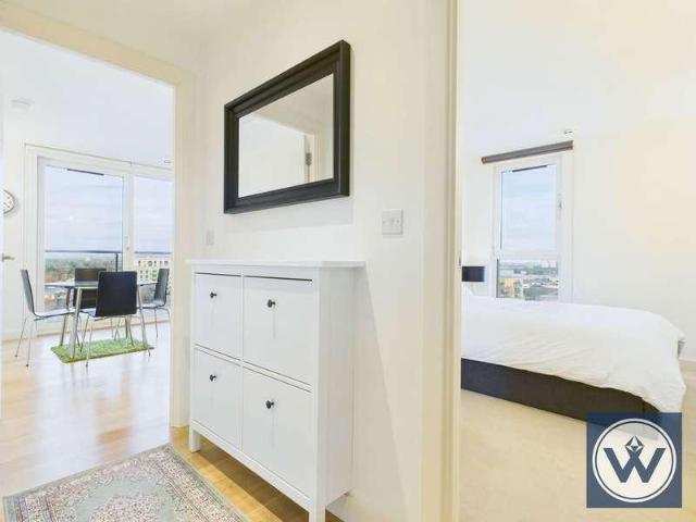 Flat for sale in Hayes, Greater London