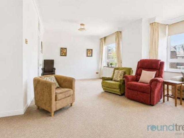 Flat for sale in Hendon, Greater London