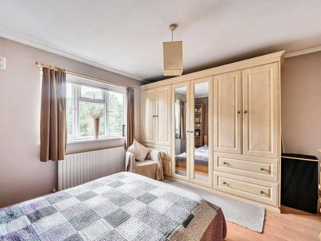 Flat for sale in London Borough of Merton, Mitcham