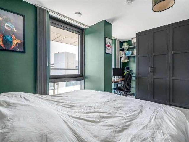Flat for sale in Finsbury Park, Greater London