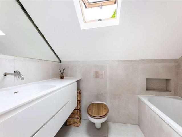 Flat for sale in London Borough of Ealing, Greater London