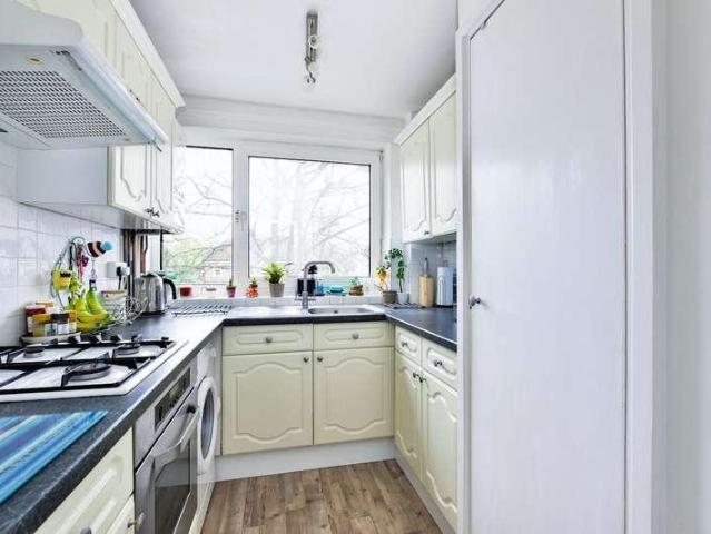 Flat for sale in Chalfont St. Peter, Denham