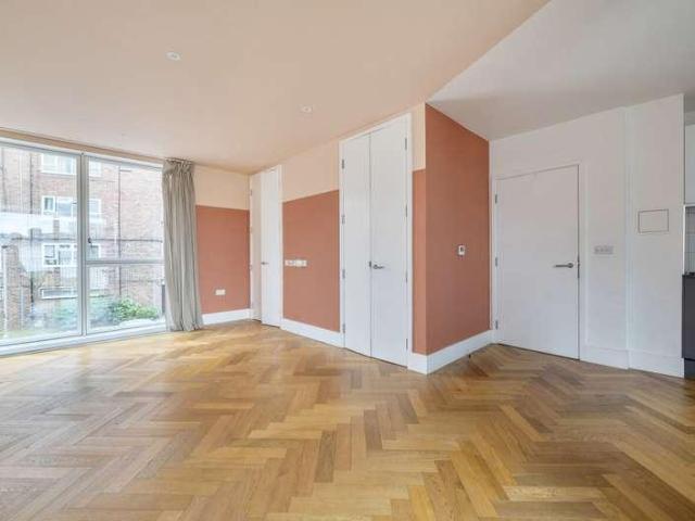 Flat for sale in London Borough of Croydon, Greater London