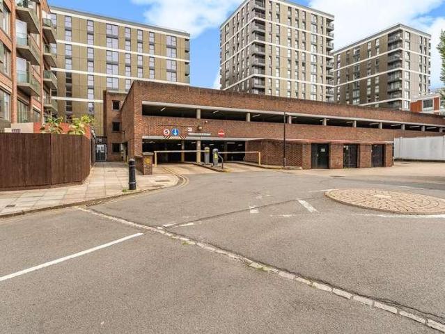 Flat for sale in Birch Green, Lower Halliford
