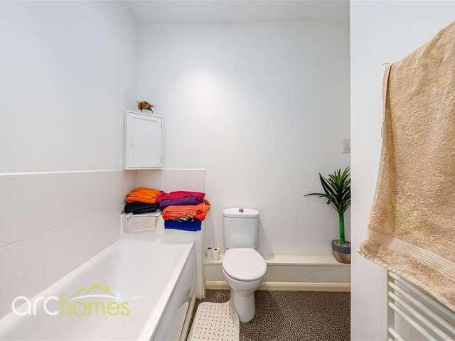 Flat for sale in Gin Pit, Wigan